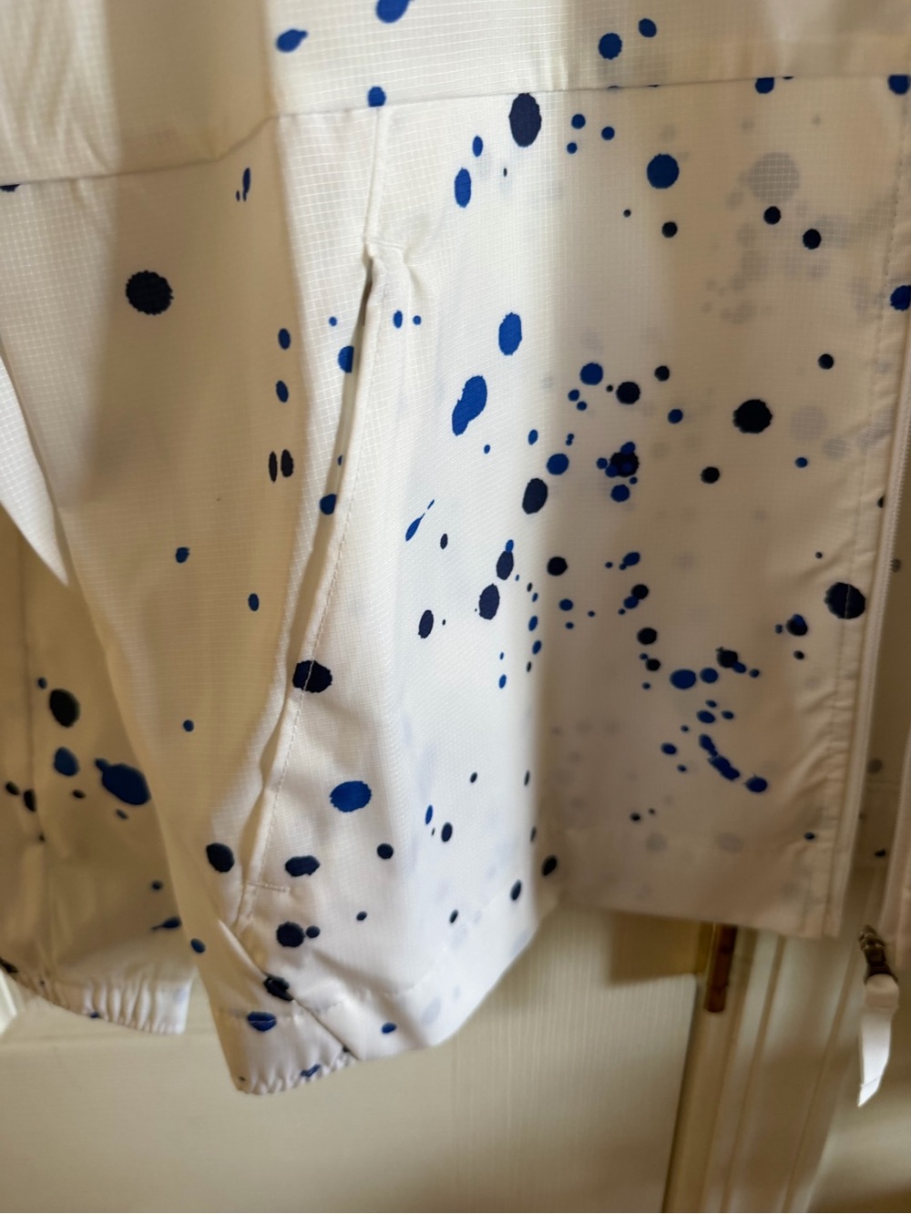 Nike with Blue Paint-Splatter - Picture 4 of 9